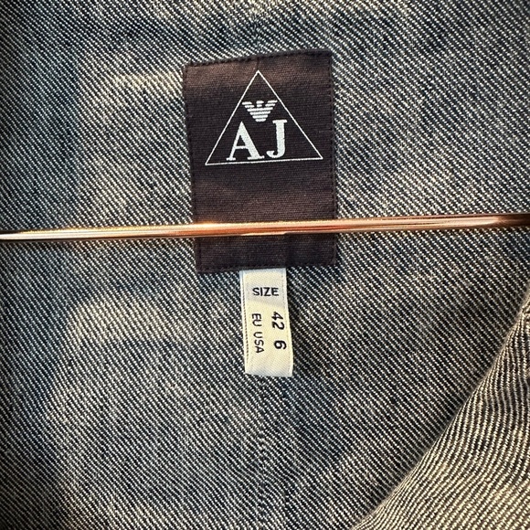 Armani Jeans Women's Elegant Gray Blazer - Picture 3 of 8